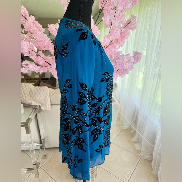 Teal colored silk crushed velvet Hale Bob top sample size - some loose threads - Picture 7 of 10